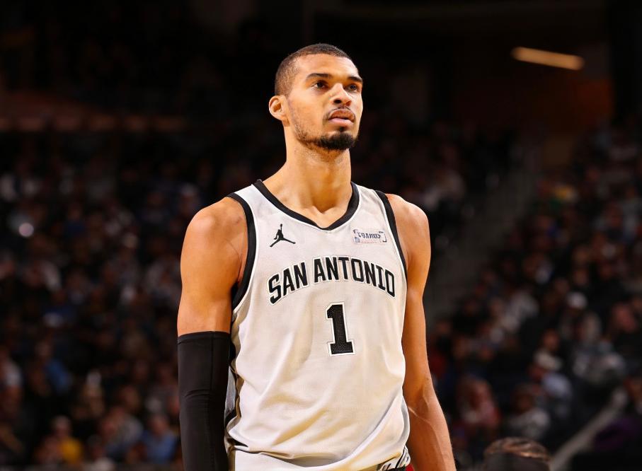 体彩-文班12+8+5落选秀6记三分，波特两双难救主，马刺破网豪取11连胜